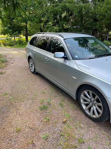 BMW 520i 3 of 4