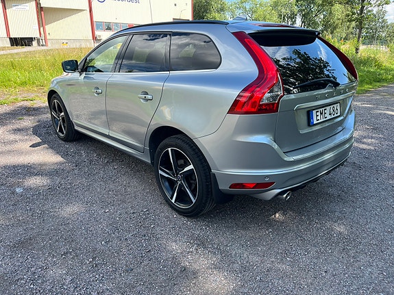 Volvo XC60 2 of 5