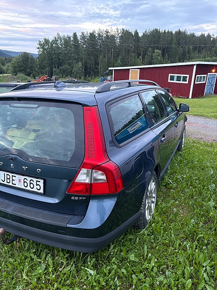 Volvo V70 3 of 3