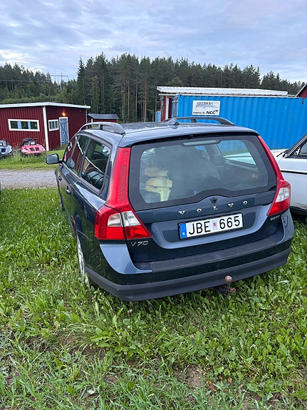 Volvo V70 2 of 3