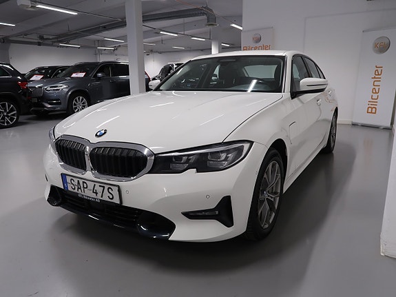 BMW 330e 11 of 30
