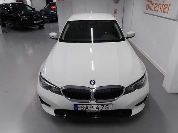 BMW 330e 13 of 30