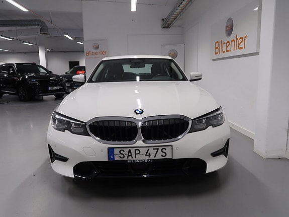 BMW 330e 12 of 30