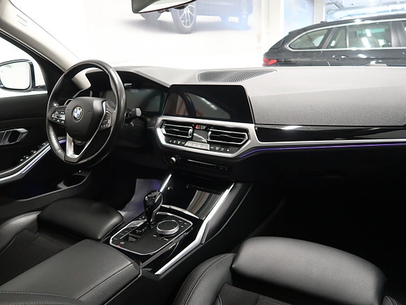 BMW 330e 19 of 30