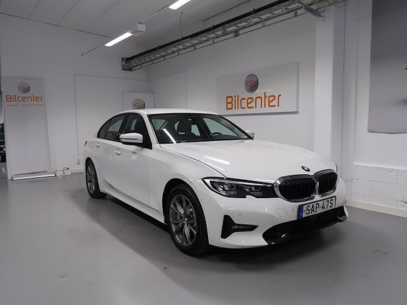 BMW 330e 3 of 30