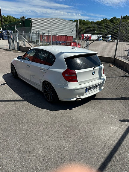 BMW 118d 2 of 3