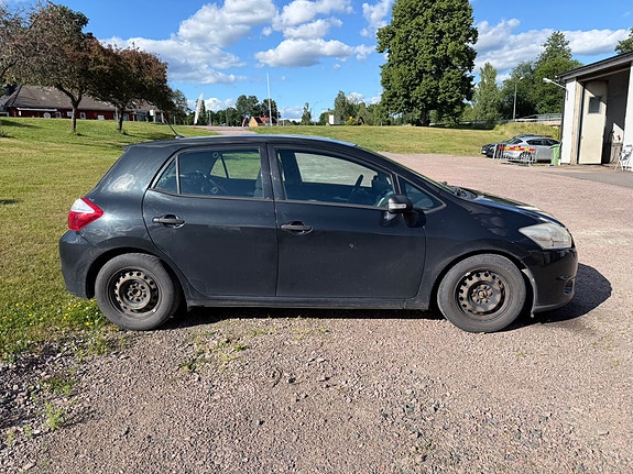Toyota Auris 3 of 15