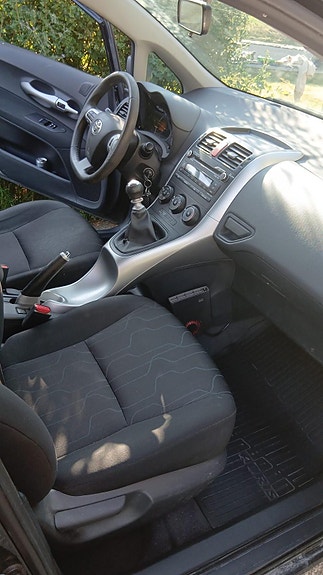 Toyota Auris 7 of 15