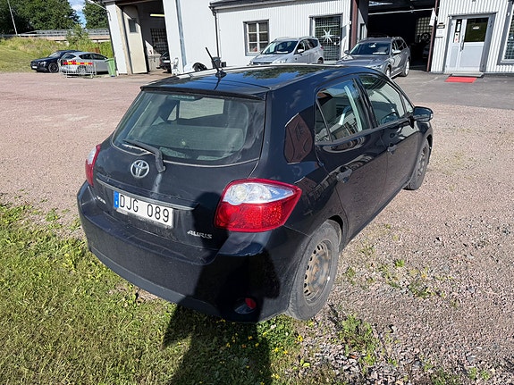Toyota Auris 4 of 15