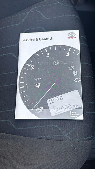 Toyota Auris 15 of 15