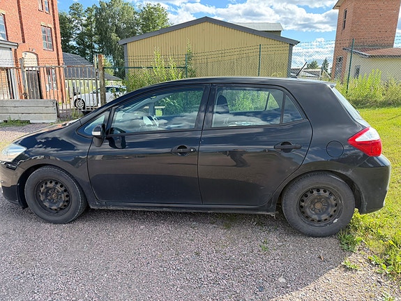 Toyota Auris 5 of 15