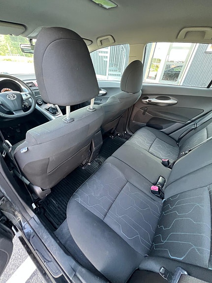 Toyota Auris 9 of 15