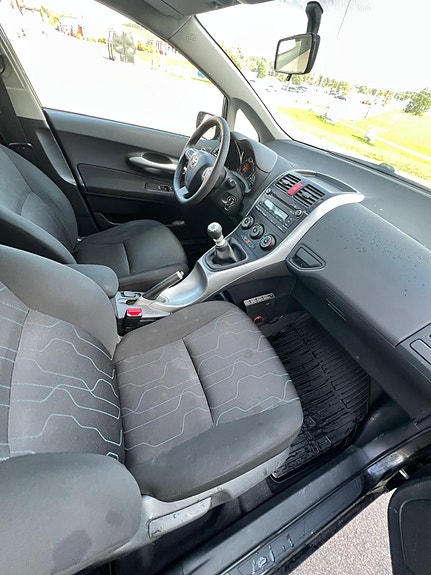 Toyota Auris 11 of 15