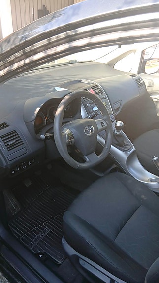 Toyota Auris 8 of 15