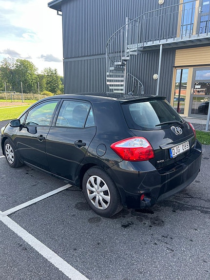 Toyota Auris 3 of 15