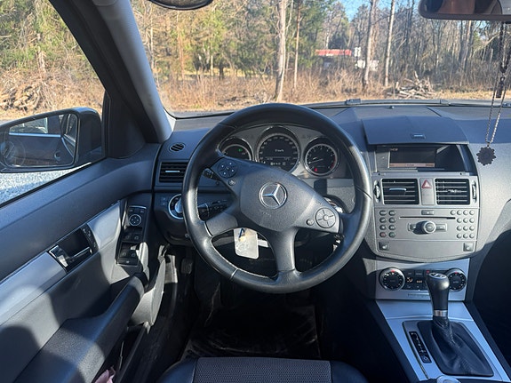 Mercedes-Benz C180 7 of 15