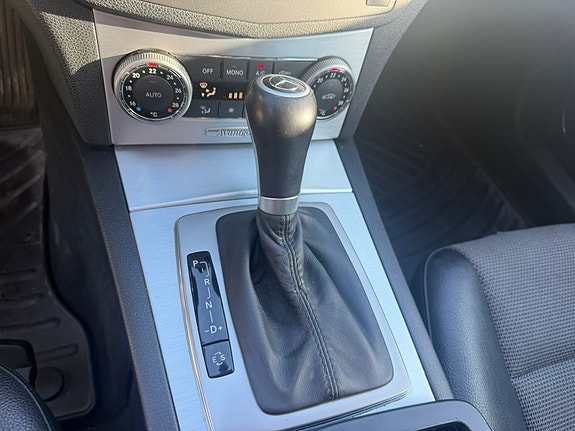 Mercedes-Benz C180 9 of 15