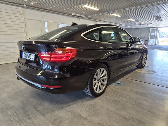 BMW 320d 2 of 5