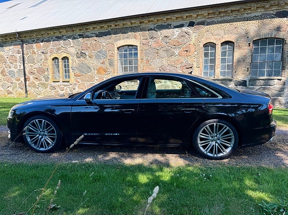 Audi A8 4 of 5