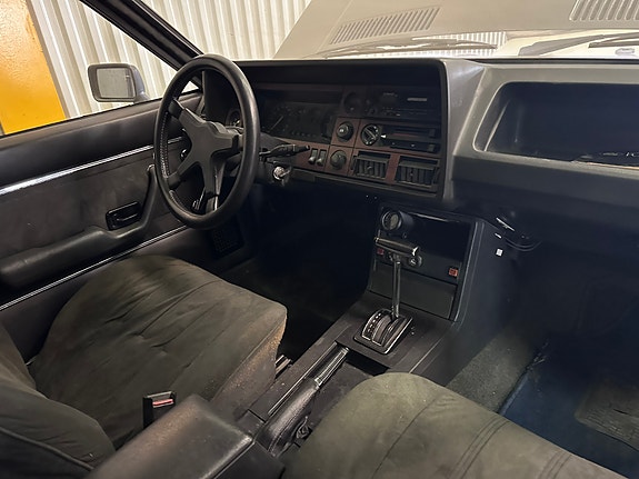 Ford Granada 2 of 5