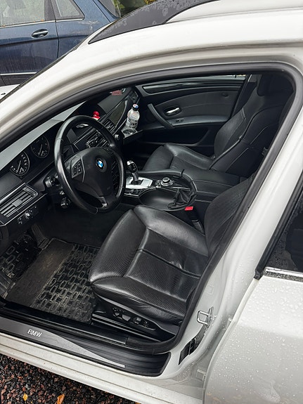 BMW 525d 3 of 5