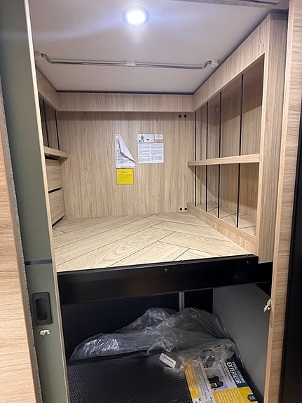 CHALLENGER X250 stor lounge och taksäng, face2face soffor med mer! 5 of 9