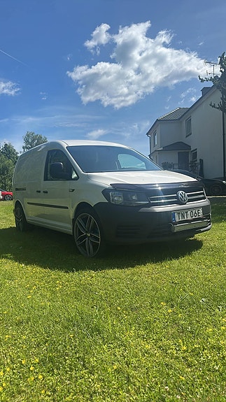 Volkswagen Caddy Maxi 2 of 3
