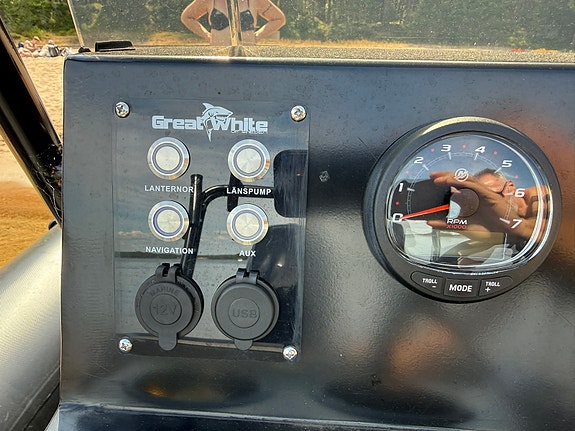 Greatwhite 460 60Hk 9 of 13
