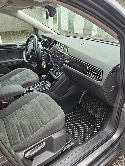 Volkswagen Touran 6 of 7