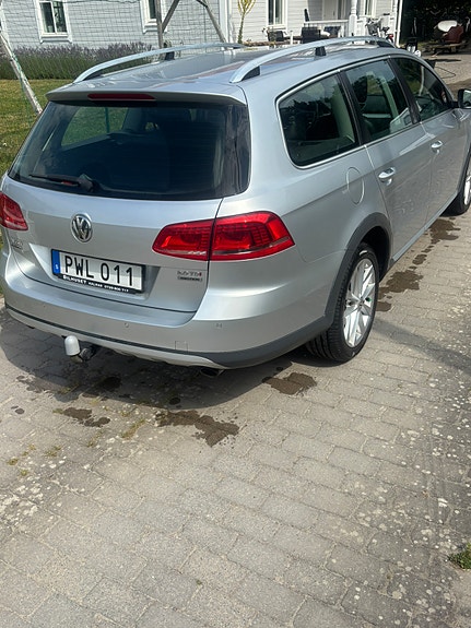 Volkswagen Passat Alltrack 3 of 5