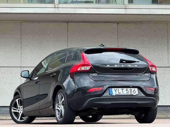 Volvo V40 3 of 5