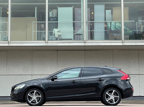 Volvo V40 2 of 5