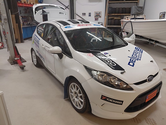 Ford Fiesta 2 of 18