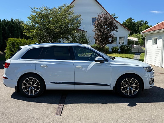 Audi Q7 9 of 25