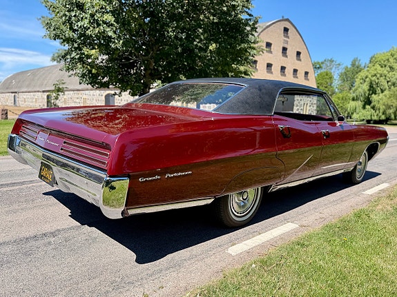 Pontiac Parisienne 4 of 5