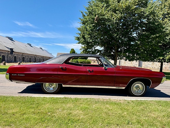 Pontiac Parisienne 3 of 5