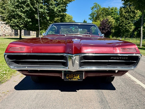 Pontiac Parisienne 2 of 5