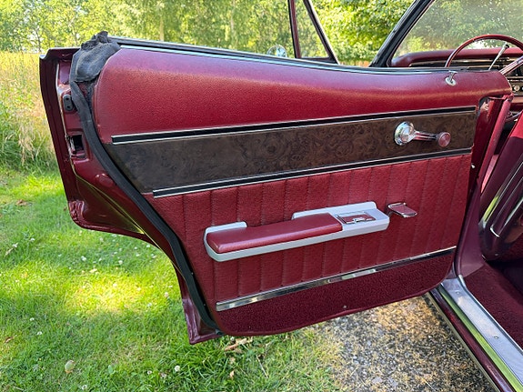Pontiac Parisienne 16 of 25