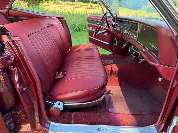 Pontiac Parisienne 21 of 25