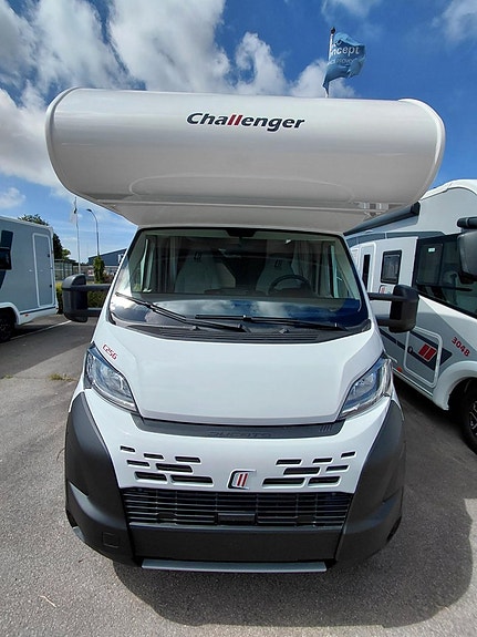 CHALLENGER C256 Alkov Stor alkov, barnkammare bak, bäddbara soffor med mer! 2 of 21