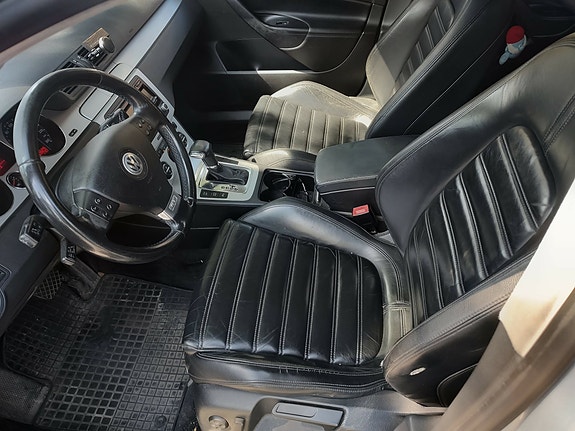 Volkswagen Passat 9 of 14
