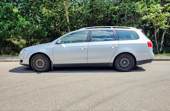 Volkswagen Passat 2 of 5