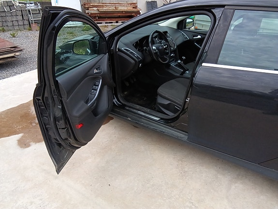 Ford Focus 2 of 5
