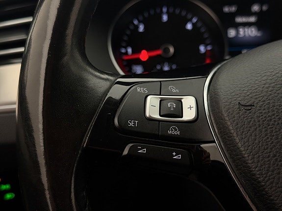 Volkswagen Passat 29 of 30