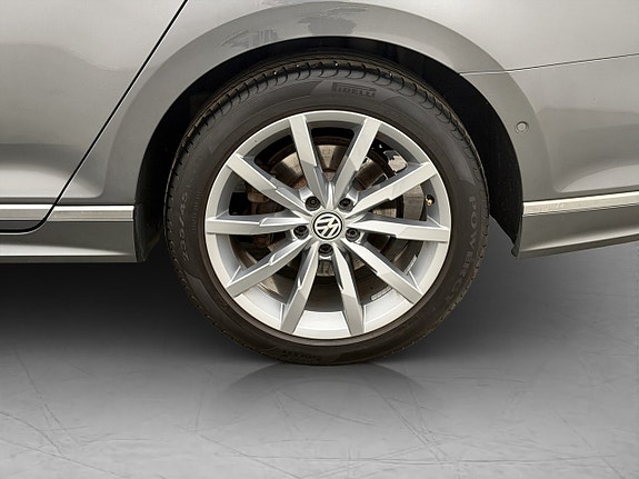 Volkswagen Passat 11 of 30