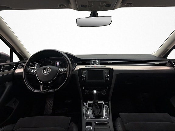 Volkswagen Passat 19 of 30