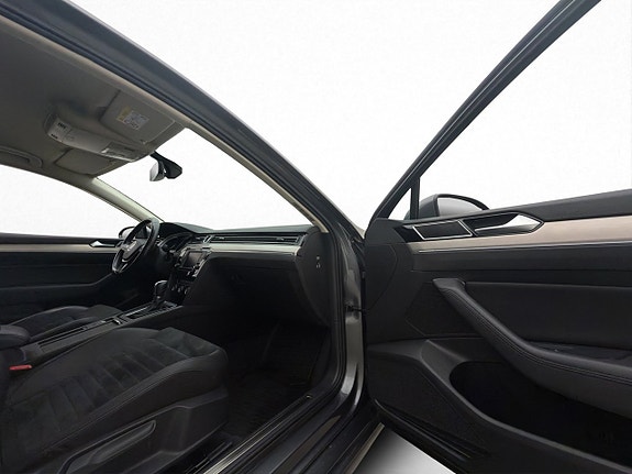 Volkswagen Passat 15 of 30
