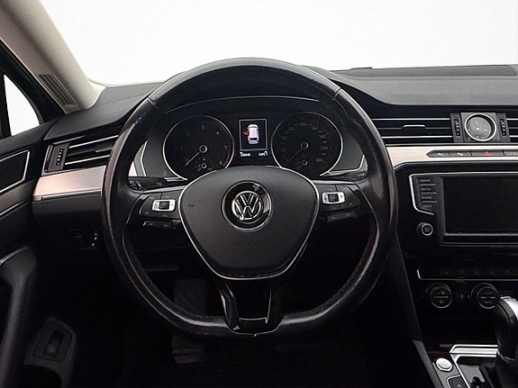 Volkswagen Passat 20 of 30