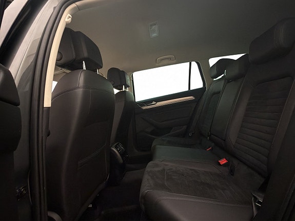 Volkswagen Passat 18 of 30