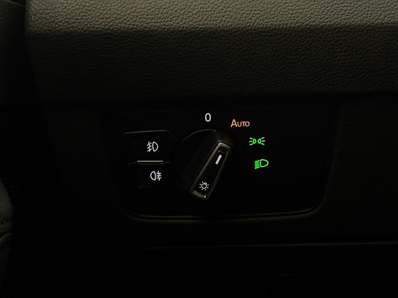 Volkswagen Passat 30 of 30